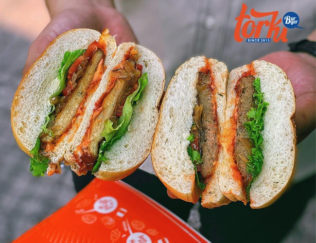 Cách làm bánh hamburger vỏ bánh mềm xốp và nhân bò thơm ngậy